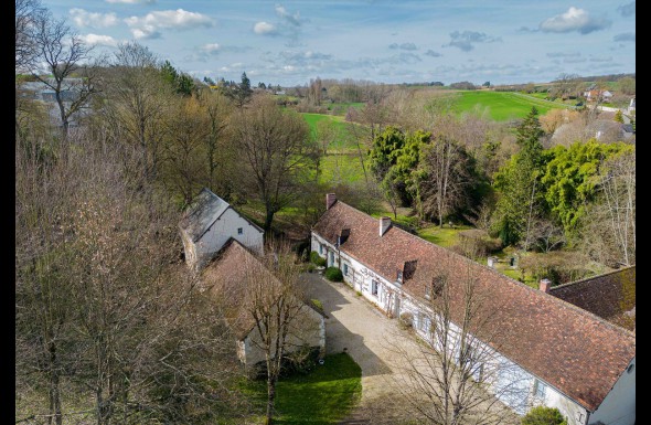 Charmante Longère rénovée avec piscine intérieure et moulin proche de LOCHES